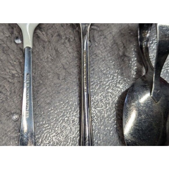 Vintage Lot of 3 Silver Baby Spoons ~ Nusery Silverplated, Holmes & Edward - Picture 3 of 4